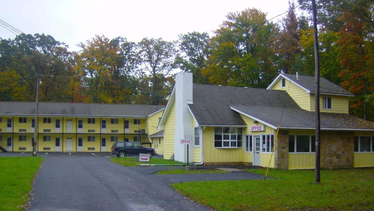 Country Place Inn And Suites White Haven Eksteriør billede