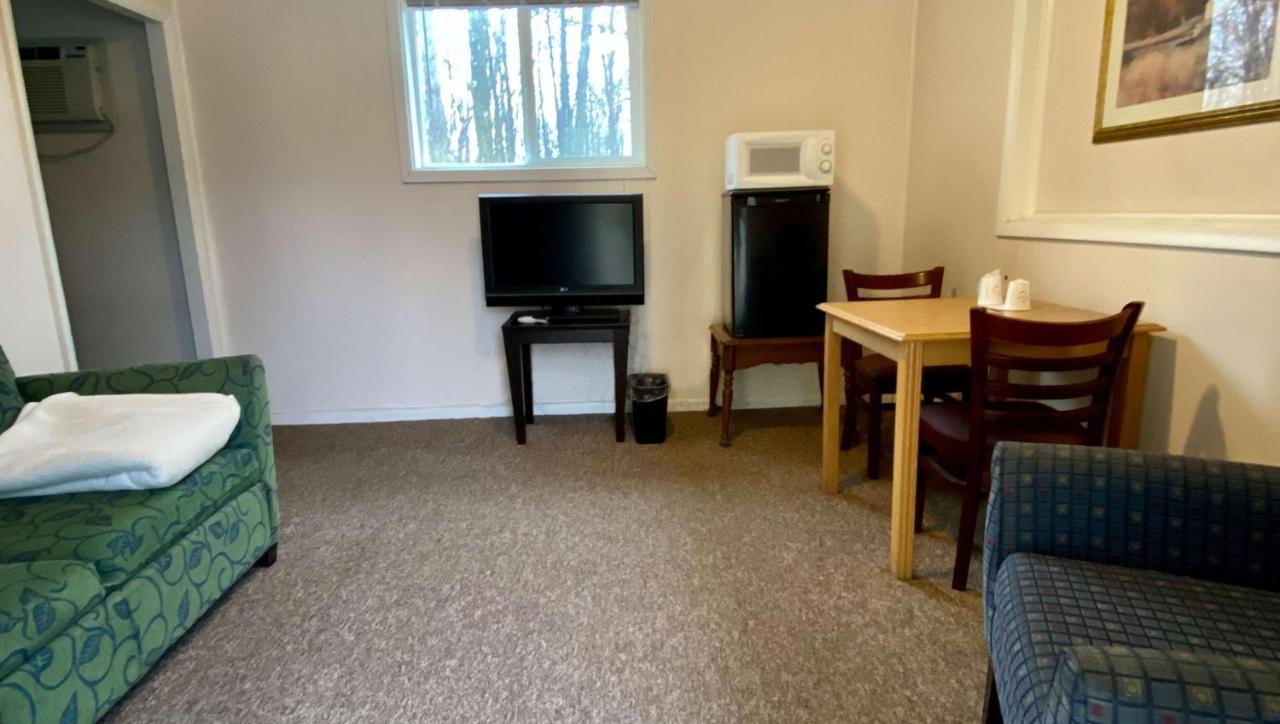 Country Place Inn And Suites White Haven Eksteriør billede