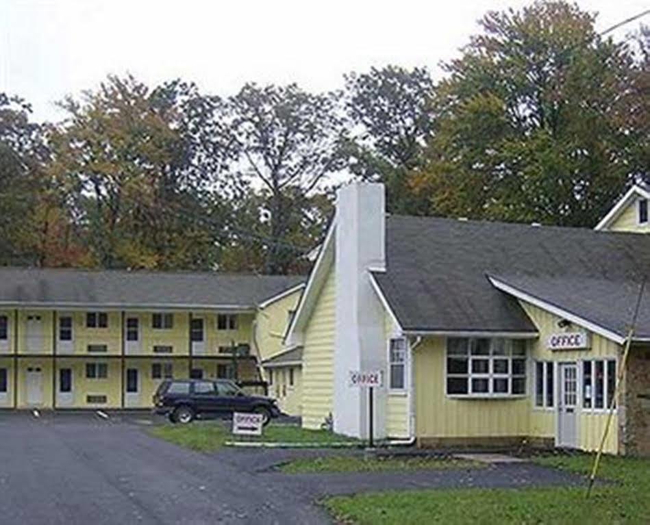 Country Place Inn And Suites White Haven Eksteriør billede